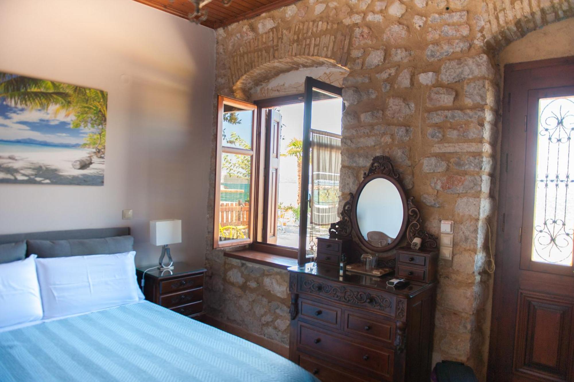 Seafront Stone Suites Vonitsa Exterior photo
